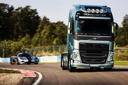 Video: Volvo FH-Truck vs. Koenigsegg One:1 