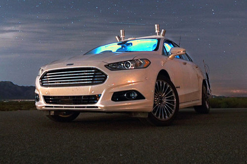 Nachtfahrt ohne Licht: autonomer Ford 