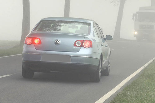 Tipps fürs Autofahren im herbstlichen Nebel 