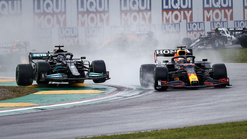 Red Bull vs. Mercedes: Im Moment kommt's auf die Reifen an Lewis Hamilton und Max Verstappen bei ihrem Duell in Imola 2021
