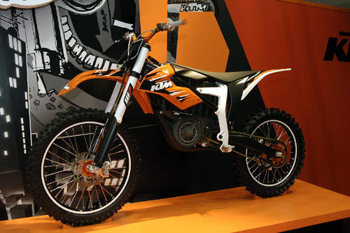 KTM stellt Motorräder mit E-Antrieb vor 