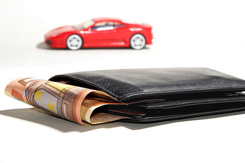 Was tun Autobesitzer bei kurzfristigen finanziellen Engpässen? 