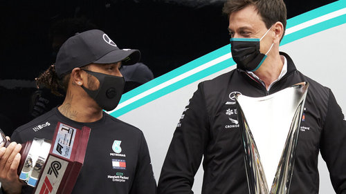 Geht Lewis Hamilton zu Red Bull? Lewis Hamilton und Toto Wolff: Einigung nur noch eine Formsache?