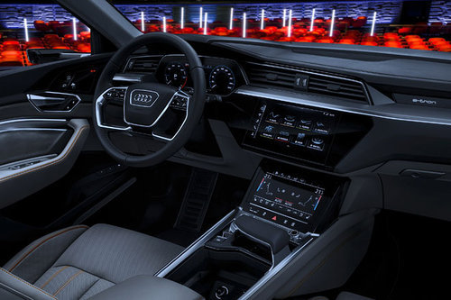 Audi zeigt erstmals Cockpit des e-tron Audi e-tron Cockpit 2018