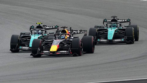 Regen-Hängepartie in Malaysia Max Verstappen war in Malaysia auch für die starken Mercedes nicht zu knacken