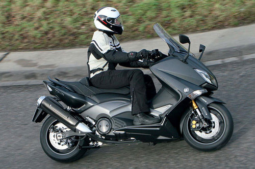 MOTORRAD | Yamaha T-Max Iron Max - schon gefahren | 2015 