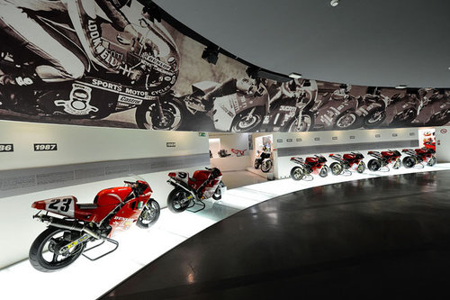 MOTORRAD | Jubiläum: 90 Jahre Ducati | 2016 