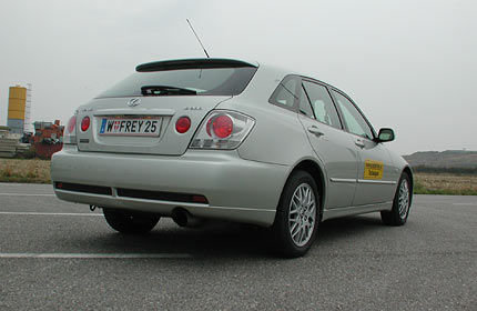 Lexus IS200 SportCross 