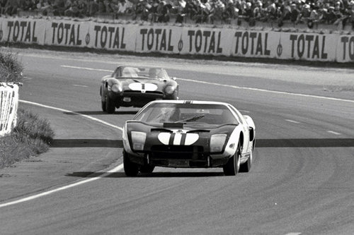 Gratulation! 50 Jahre Ford GT 40 