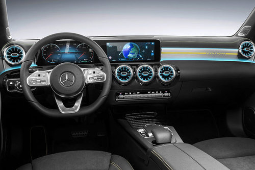 AUTOWELT | Mercedes zeigt Cockpit der neuen A-Klasse | 2017 Mercedes A-Klasse 2017