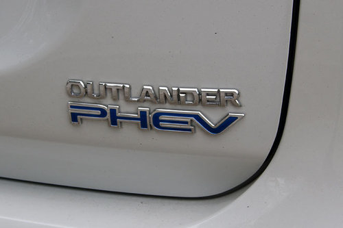 OFFROAD | Mitsubishi Outlander PHEV - im Test | 2015 