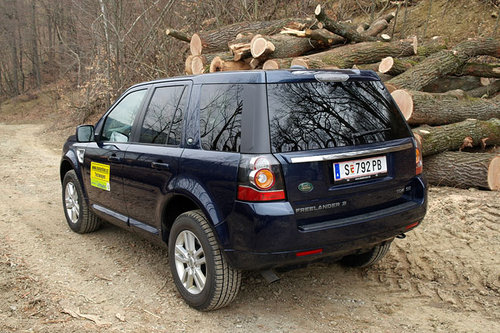 OFFROAD | Land Rover Freelander 2,2 TD4 4WD Aut. - im Test | 2013 