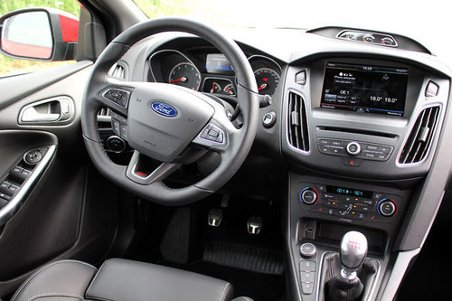 AUTOWELT | Ford Focus ST Traveller - im Test | 2015 