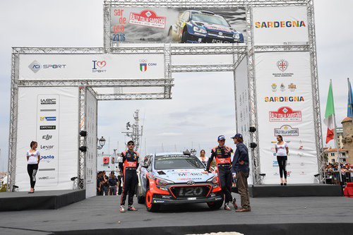 RALLYE | WRC 2016 | Sardinien-Rallye | Siegerehrung 01 
