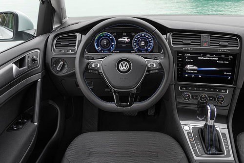 AUTOWELT | Vergleichstest: VW Golf GTI vs. VW e-Golf | 2017 VW e-Golf 2017