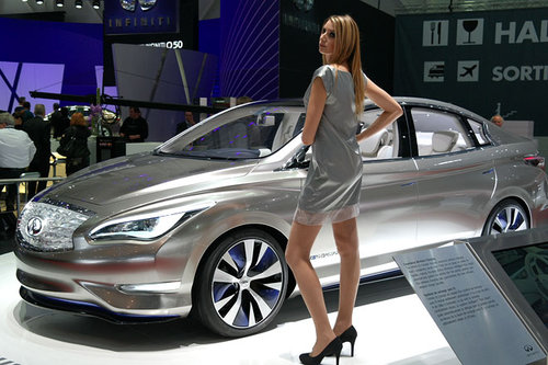 Die Messegirls des Genfer Autosalons 