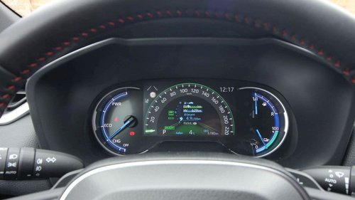 Suzuki Across 2,5 Plug-in Hybrid im Test 