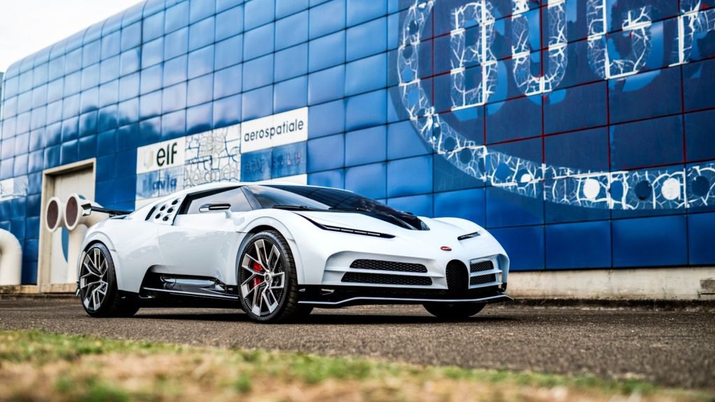 Die Neuinterpretation des 21. Jahrhunderts der Automobilikone EB 110 - der Bugatti Centodieci. 