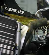 Zunächst als 'Untermieter' bei Brawn? Fix ist der Cosworth-Kundenmotor. 