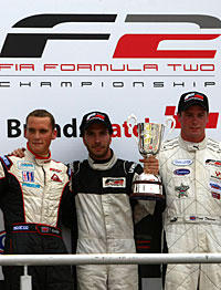 Philipp Eng (mitte) auf dem F2-Podium. 