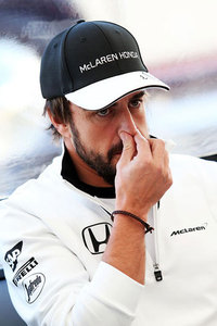  Fernando Alonso am Rande der Formel-1-Testfahrten in Jerez de la Frontera 2015